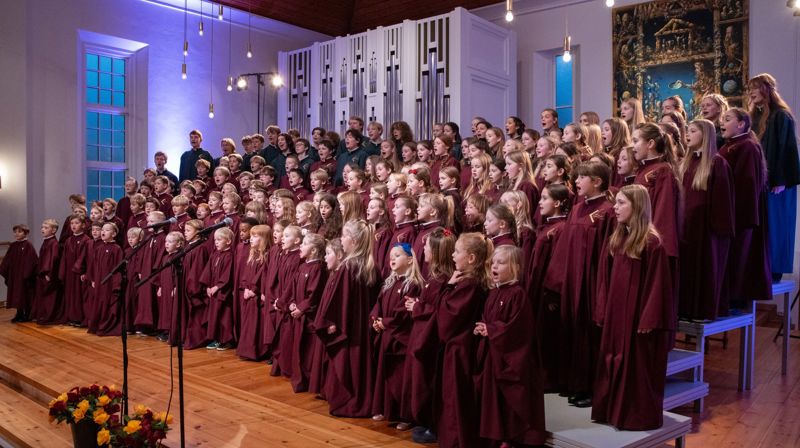 Collegium Vocale synger julen inn i Fridalen kirke.