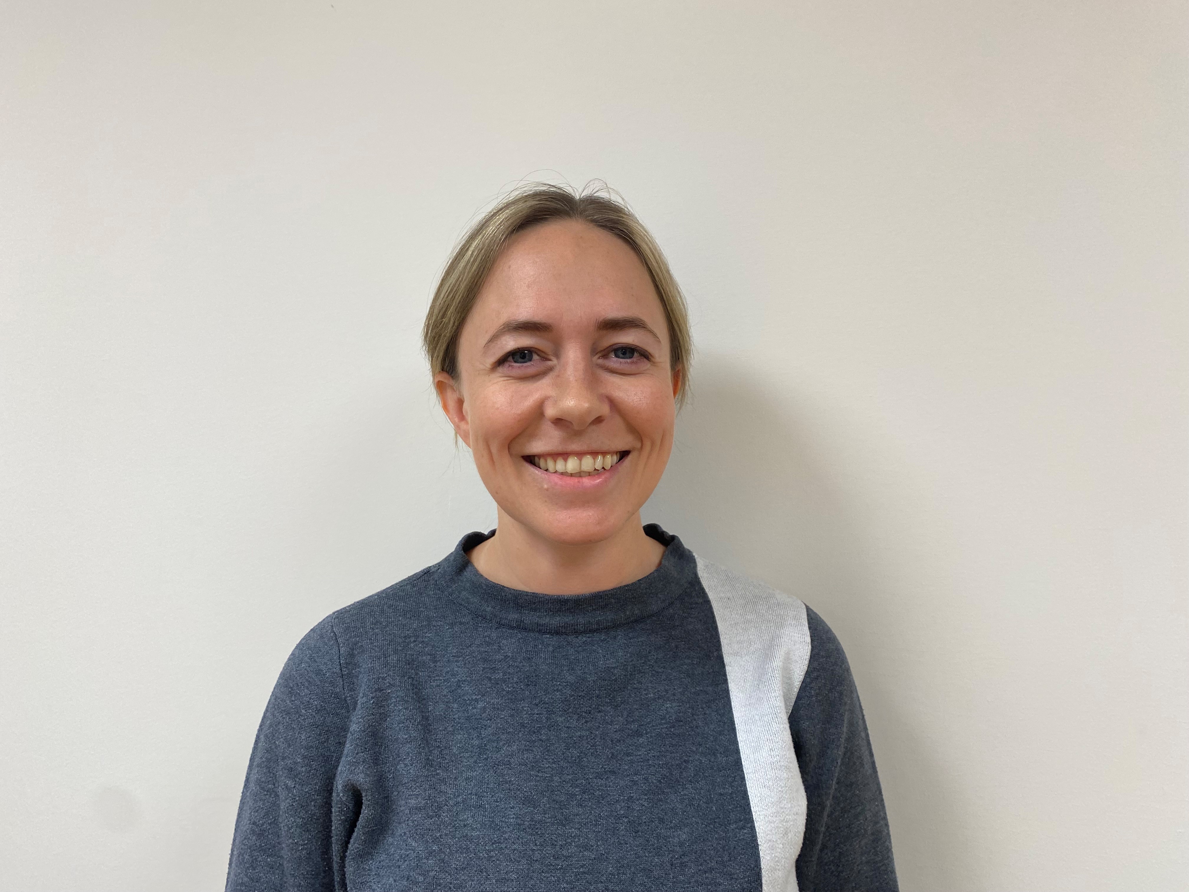 Her ser du Løvstakksidens nye sokneprest Anne Line Holme Kroken. (foto: Åsta Årøen)