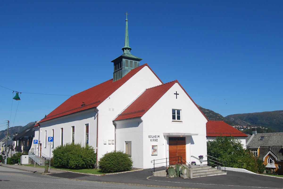 Solheim kyrkje, «kyrkja på fortauet»