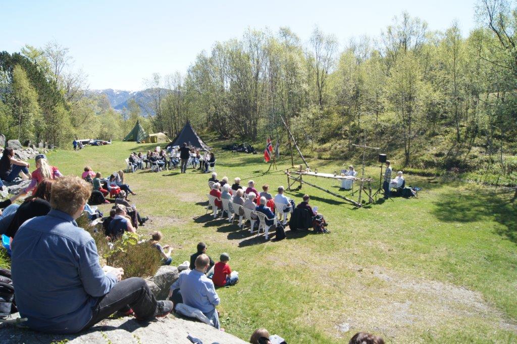 Friluftsgudstjeneste på Kvarven