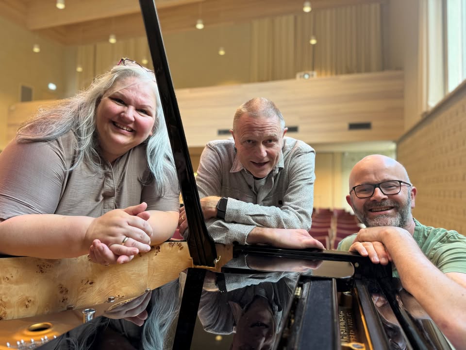 Her er gruppen som leder korkonseptet. Fra venstre Gunn Waage Austad, Terje Kleppe og Eivind Austad.