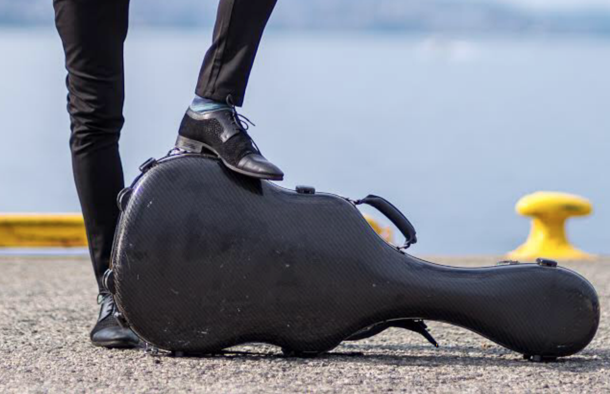 Henry Reitan - spiller klassisk gitar torsdag 6.desember kl.19.30