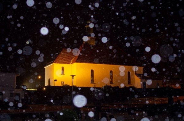Velkommen til julekonsert i Salhus kirke mandag 8. desember 2025