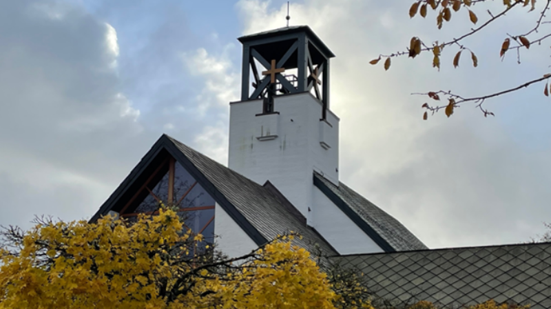 Konfirmasjon: Du lærer om kristne verdier; du får markert at du begynner å bli voksen; du får mye fin oppmerksomhet, og du får nye venner. Grunnene til å konfirmere seg i kirken er mange, mener Håvard Bigseth, Henrik Hellum, Ada Rieber og Helene Huse. (Foto: Per Helge Seglsten)