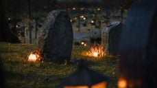 Lys på kirkegården. Foto Helene Moe Slinning