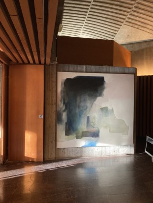 Tekstlesing og sang blant maleriene i Slettebakken kirke