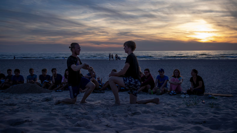 Foto Birk Øren - samling på stranden på utenlandstur til Latvia