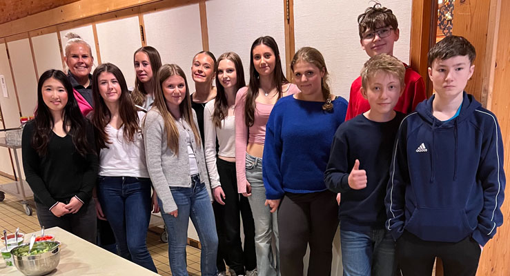 Marte, Quingcheng, Hanne, Mathilde, Ana,Ulrikke, Luna, Malin, Mariel, Tobias, Patrik, Henrik og lærer Hege fra 9.trinn på Skranevannet skole.