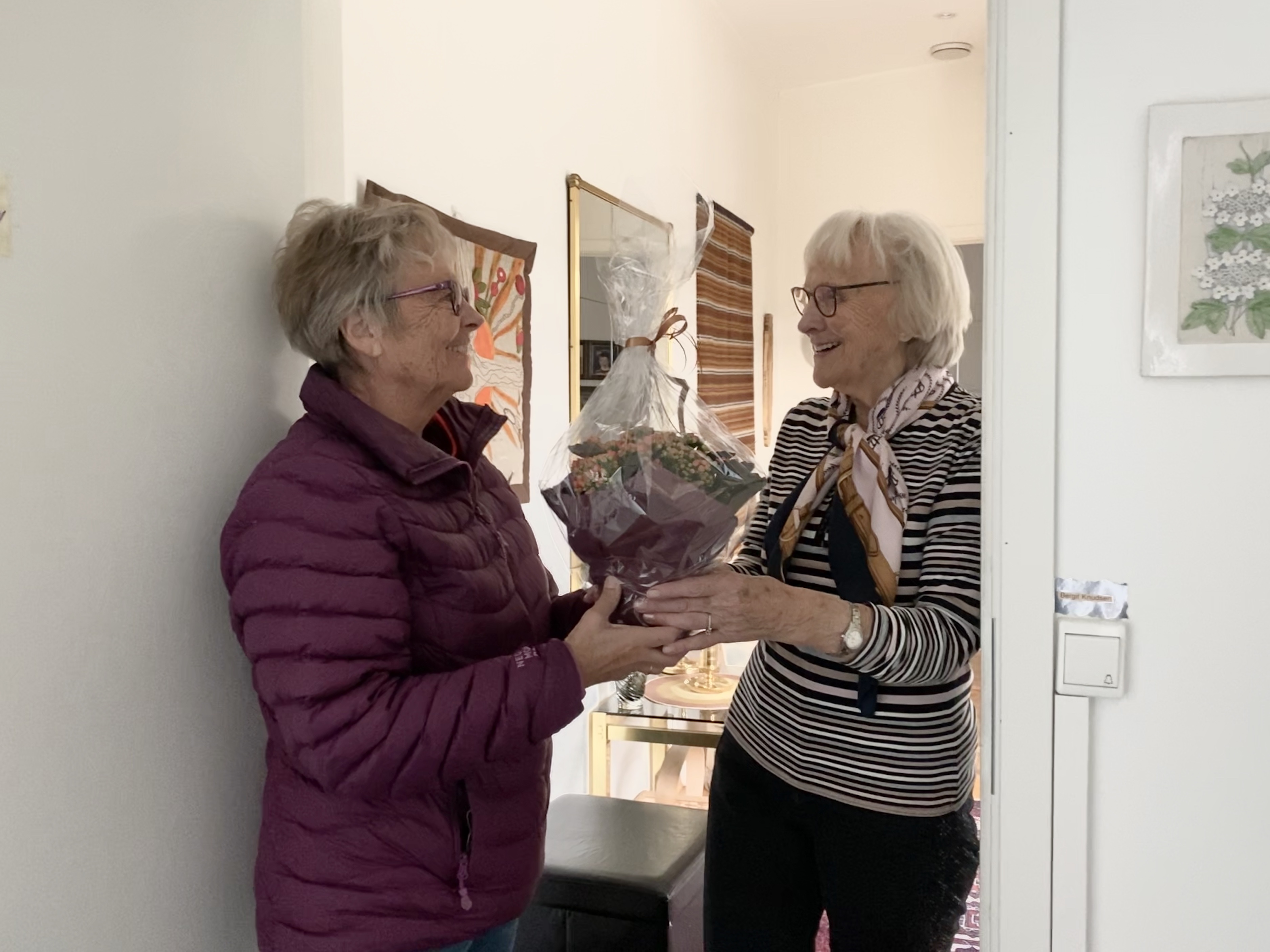 Diakonatet gir blomsterhilsen til alle runde dager fra 80 år. Foto: G.E.Kristoffersen