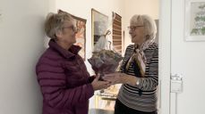 Diakonatet gir blomsterhilsen til alle runde dager fra 80 år. Foto: G.E.Kristoffersen