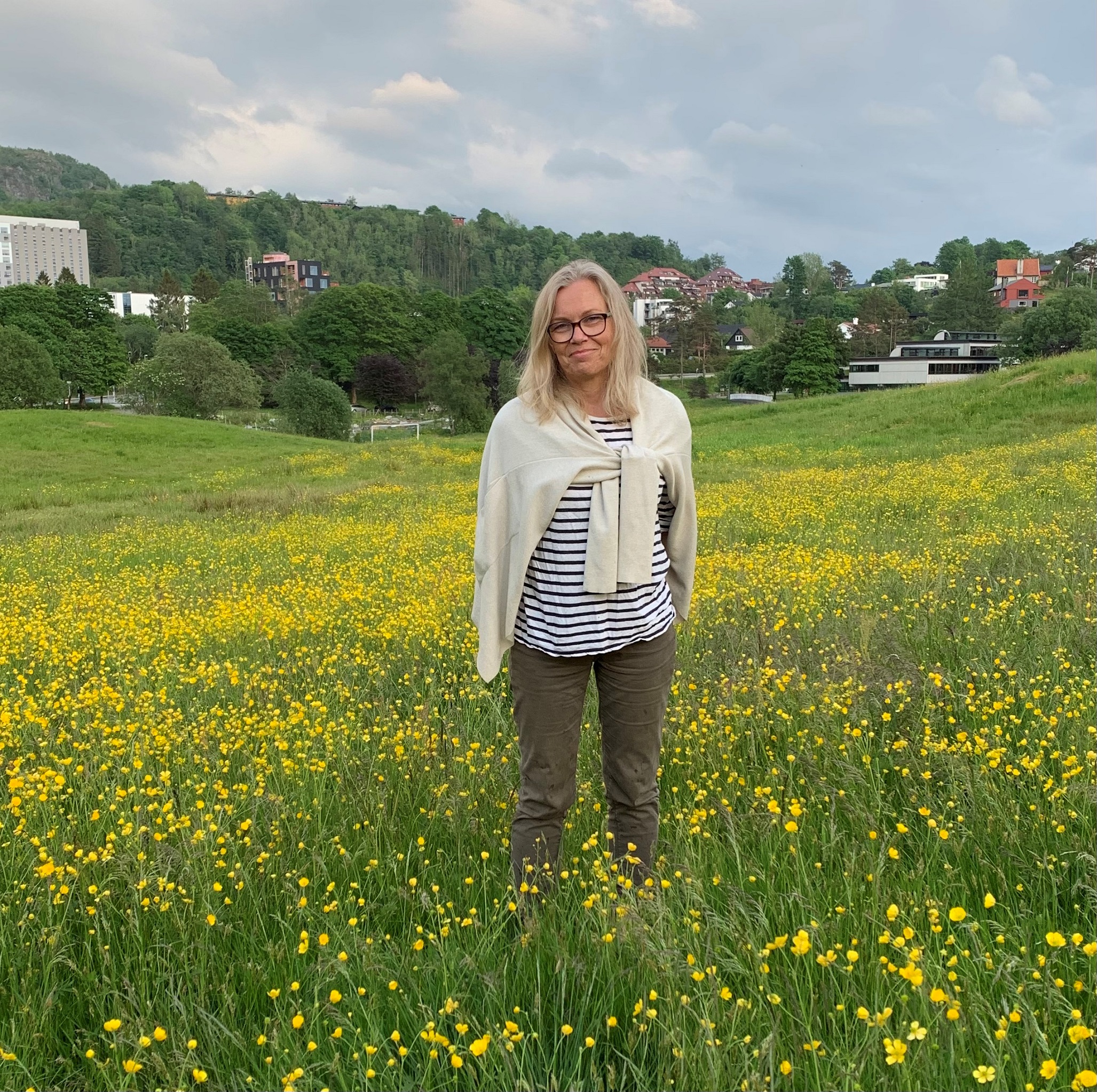 Inger Marie Waage er frivillig medarbeider i Storetveit menighet, blant annet som tekstleser og medhjelper ved gudstjenester. Foto: Olav Tenstad