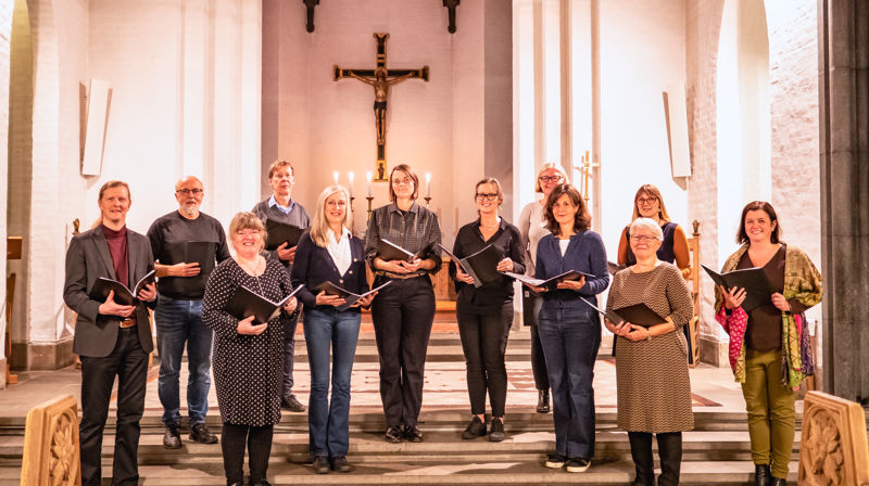Vokalensemblet Cantamo Storetveit synger julen inn. FOTO: Åse Solvi