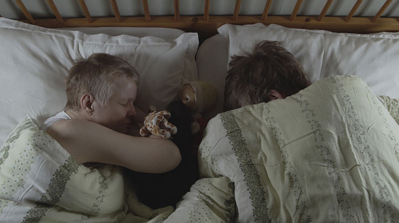 I "Tvillingsong" følger vi søstrene Eli og Toril (52) gjennom den siste tiden de har sammen. Filmstill/foto: Kieran Kolle / Aldeles