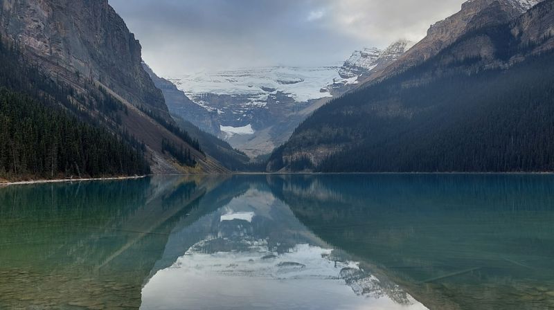 Slik skal  soloppgang frå det høge gjesta oss og skina for dei som bur i mørker og dødens skugge, og styra våre føter inn på fredens veg.
