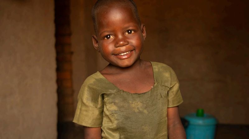 Alefa Thomson er fem år, og går på en førskole som Kirkens Nødhjelp har vært med å bygge i Malawi. Foto: Håvard Bjelland/Kirkens Nødhjelp