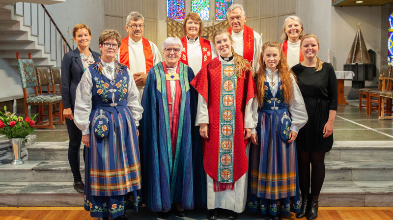 Bak fra v: Gro Bergrabb, Rolf Arne Tjøstheim, Hilde Fylling, Svein Olaf Thorbjørnsen og Elin Vangen. Foran fra v: Margrethe Riibe, Ann-Helen Fjeldstad Jusnes, Kristin Jenssen, Charlotte Jenssen og Invild Bjørnøy Lalim.             Foto: Henrik Dvergsdal for Nordland Musikkfestuke
