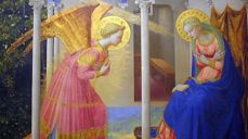Engelen Gabriel gir Maria bud om at hun skal bli mor til Jesus. Denne hendelsen kaller man Marias bebudelse. Maleri av Fra Angelico (Foto: Wikimedia Commons) 