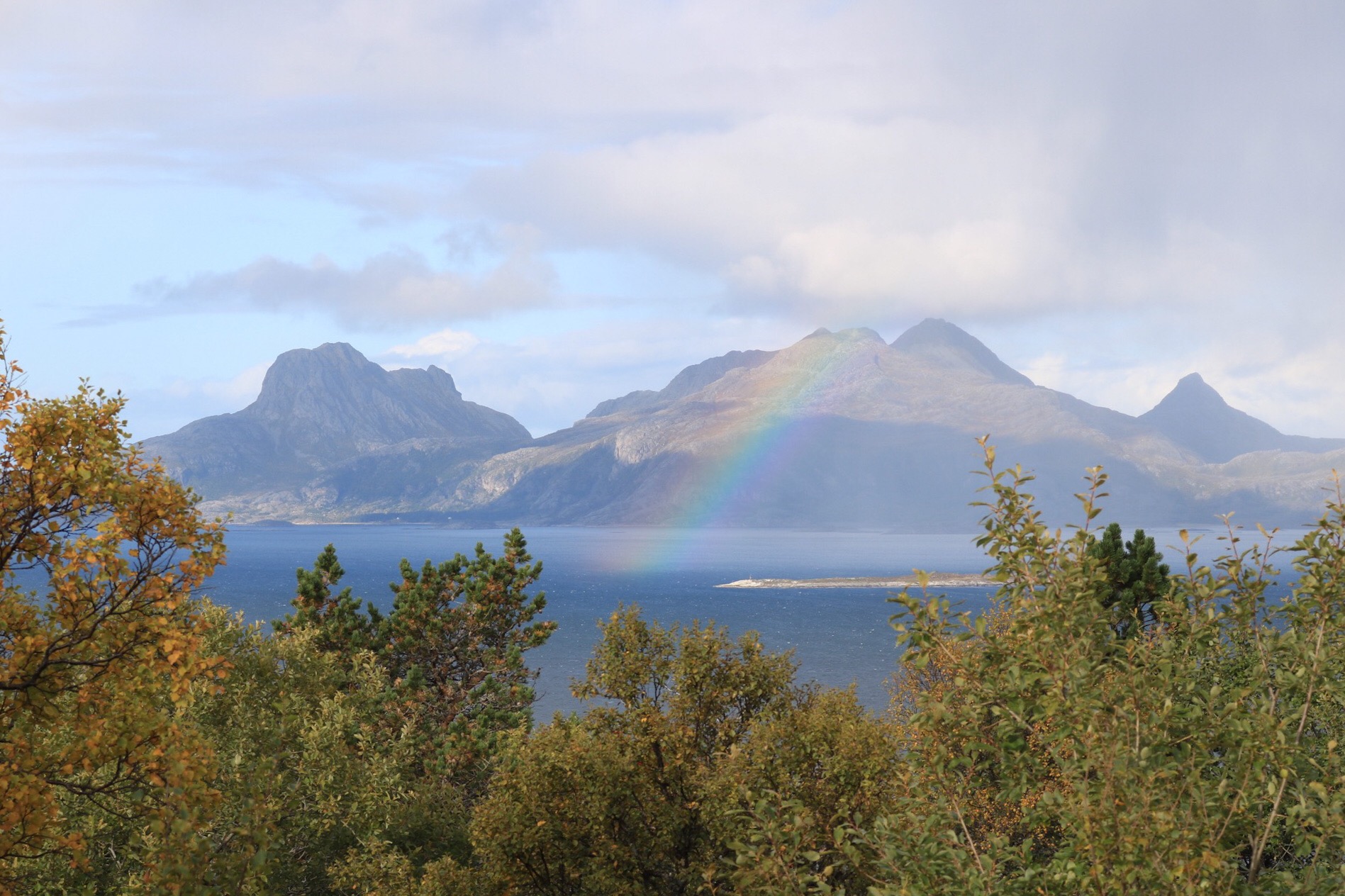 Høstbilde tatt fra Rønvikfjellet mot Landegode                  Foto: Tor Solheim