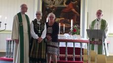 50-års konfirmanter i Kjerringøy Kirke 8.juli 2018. Fra venstre: Ove Kjelling, Marit Kjelling, Ellinor Ann Henriksen og sokneprest Svein Malmbekk Foto: Kirstin Kjelling