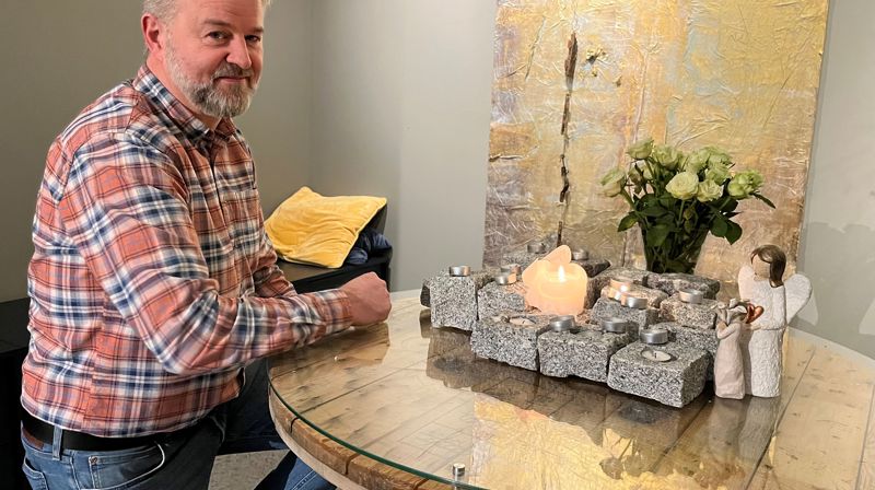 Lars Vestnes ved lystenningsstedet  Foto: Torkel Irgens