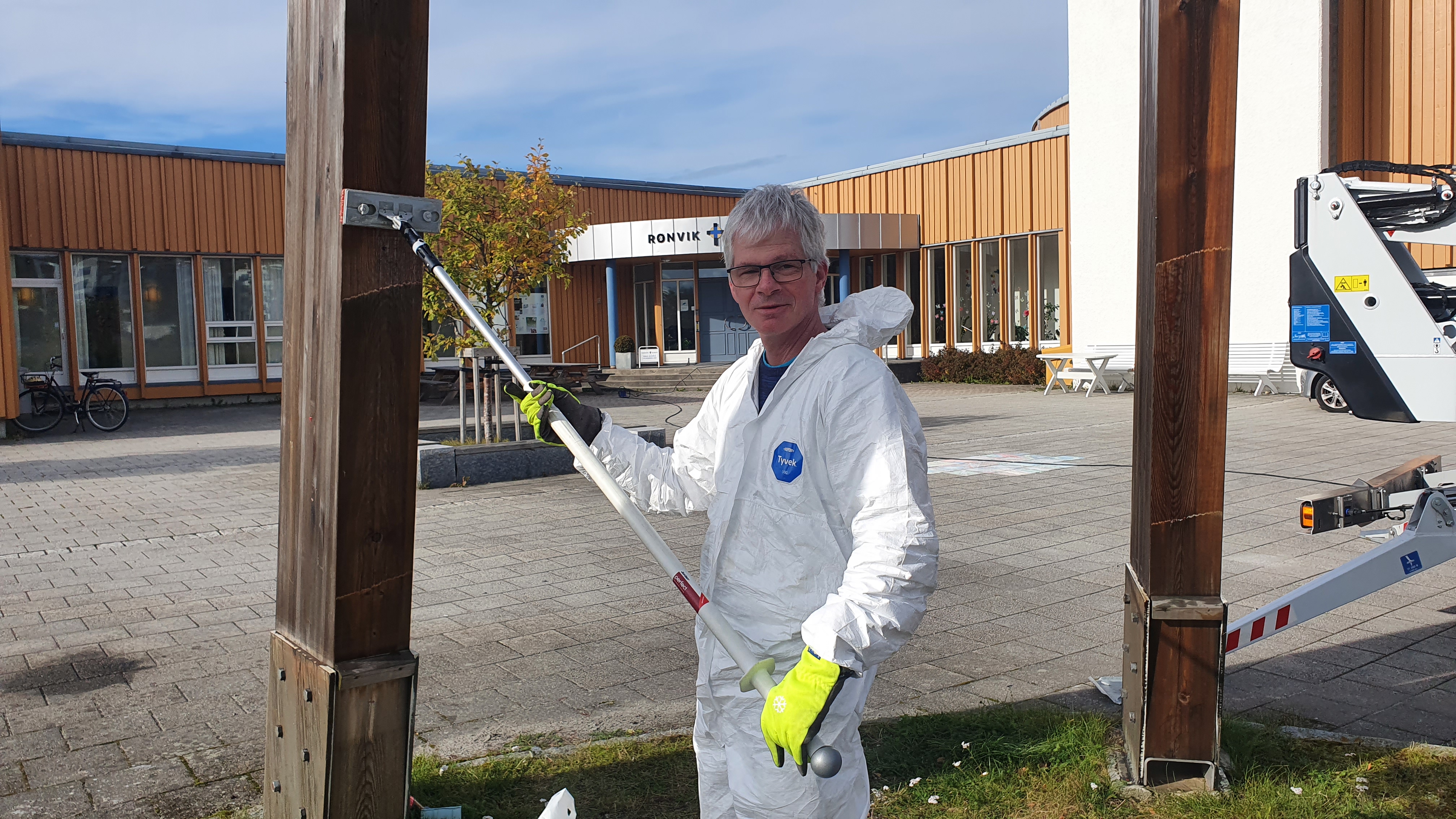 Tor oljer tårnet. Foto: Monica Nilsen