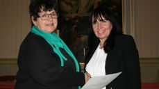 Fra venstre:Unni Lovise Nystrand og kirketjener Jana Danielsen