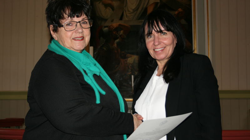 Fra venstre:Unni Lovise Nystrand og kirketjener Jana Danielsen