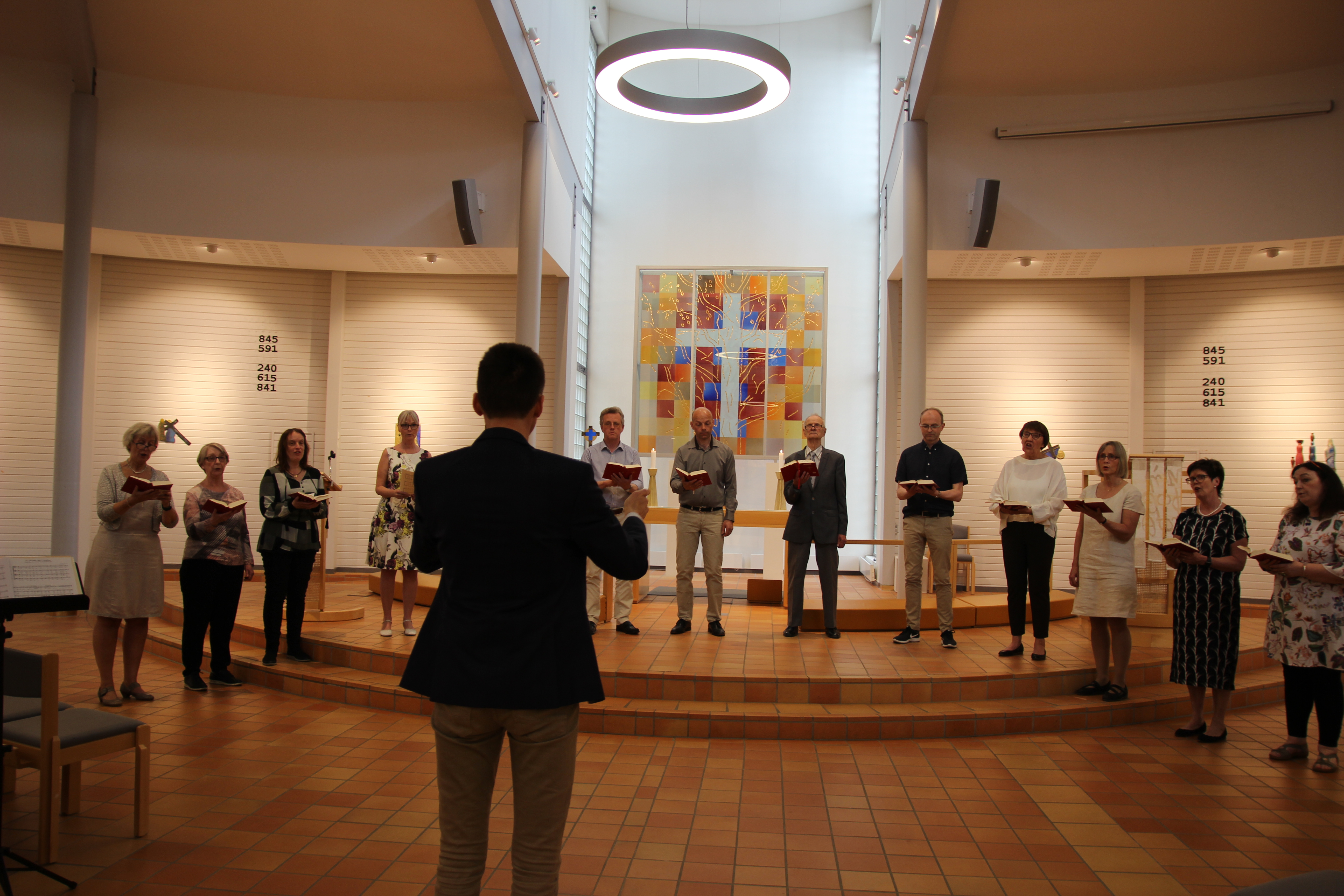 Har du lyst til å synge i kirkekor?