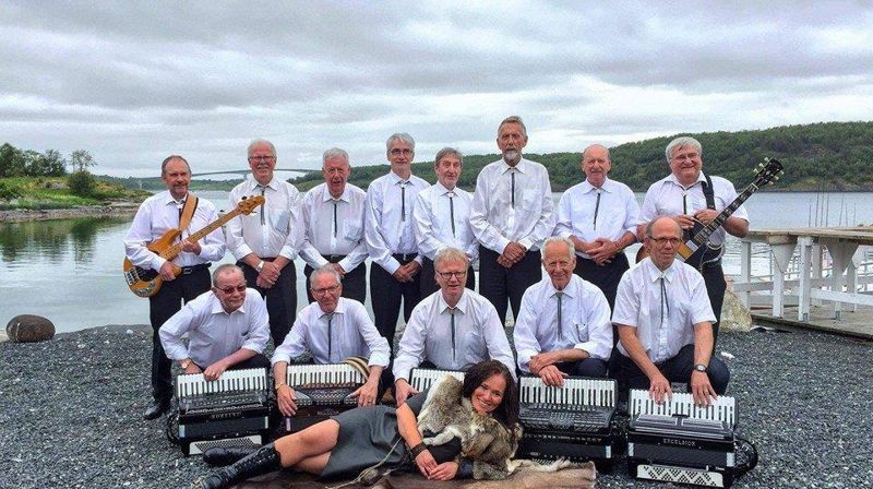 Trekkspillgudstjeneste i Saltstraumen kirke 17. juni