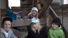 Fem agenter i kirketårnet i Saltstraumen kirke.