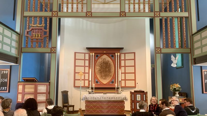 Dombås kyrkje er opna igjen