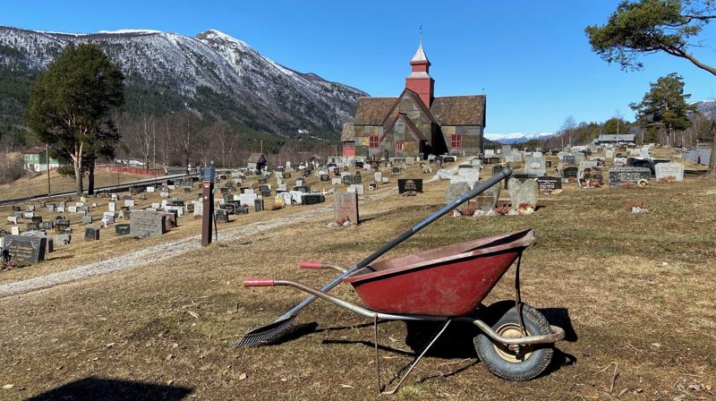 Dugnader på kyrkjegardane