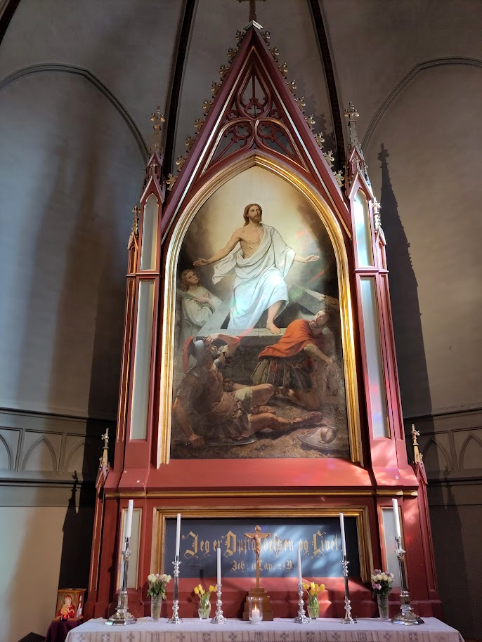 Altertavlen i Bragernes kirke er malt av Adolph Tiedemand og fremstiller Jesu oppstandelse
