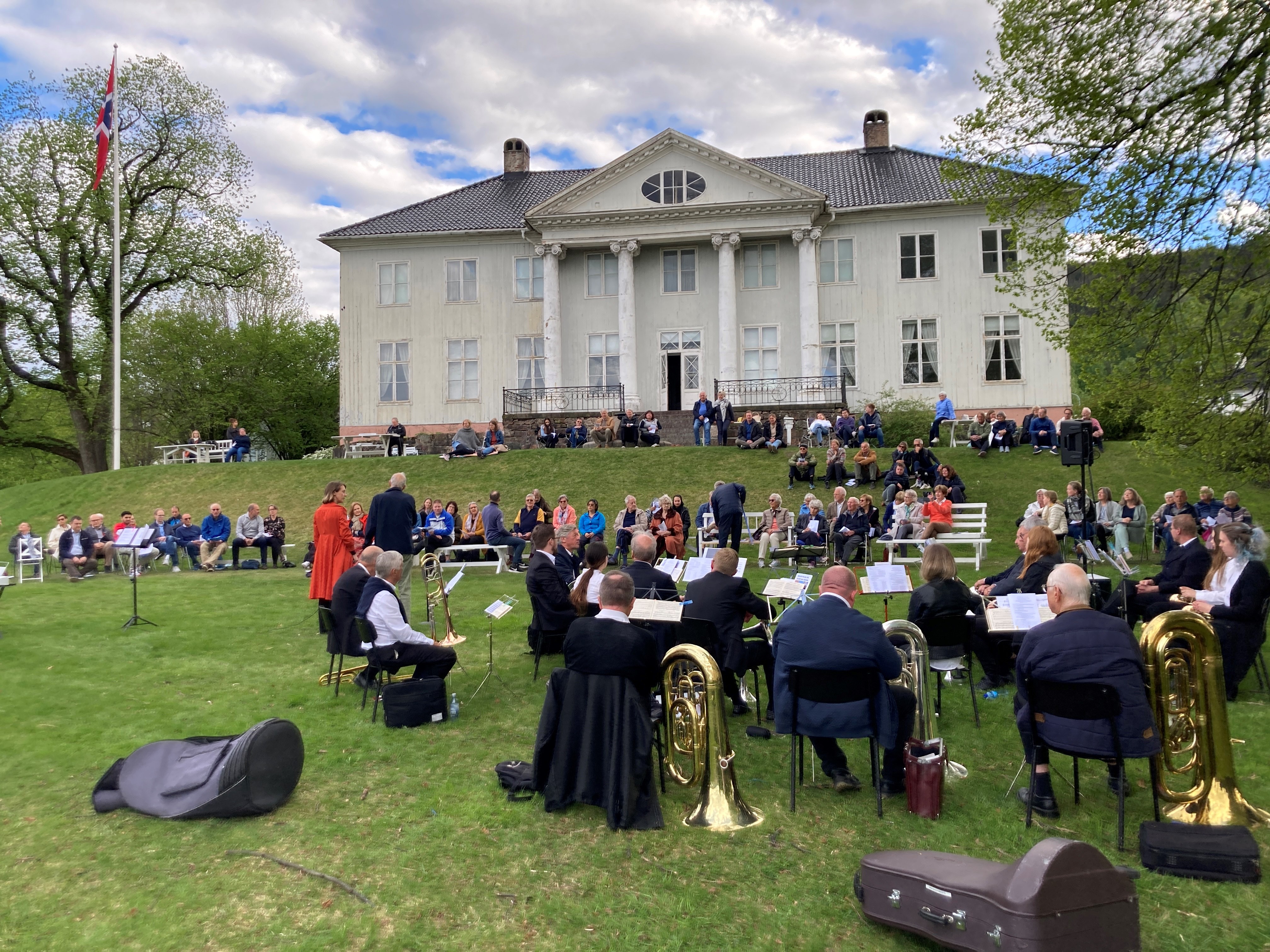 Maikveld på Austad gård