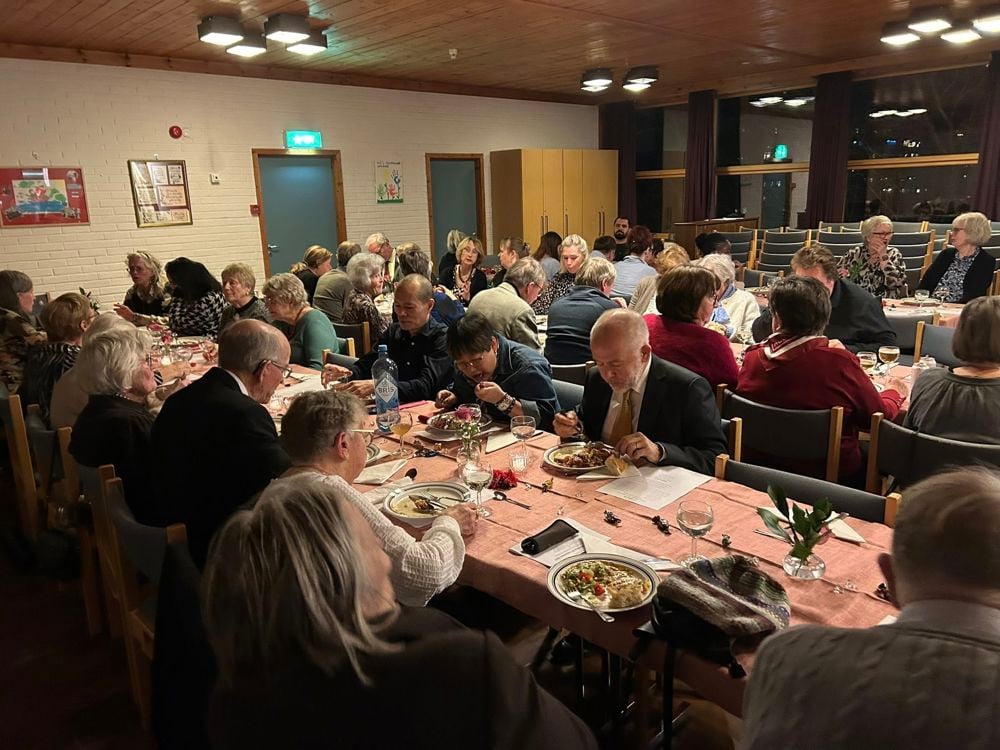 Årets festbord for venner og frivillige i Fjell kirke