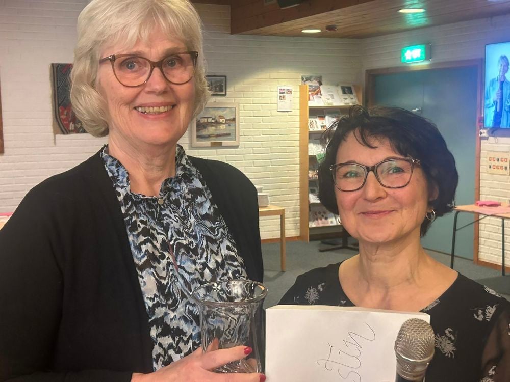 Kristin Lahn-Johansen vinner årets Ja-pris. Her sammen med jurymedlem Galina Trintsoukova