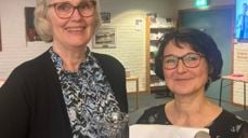 Den glade JA-prisvinneren med juryens Galina Trintsoukova