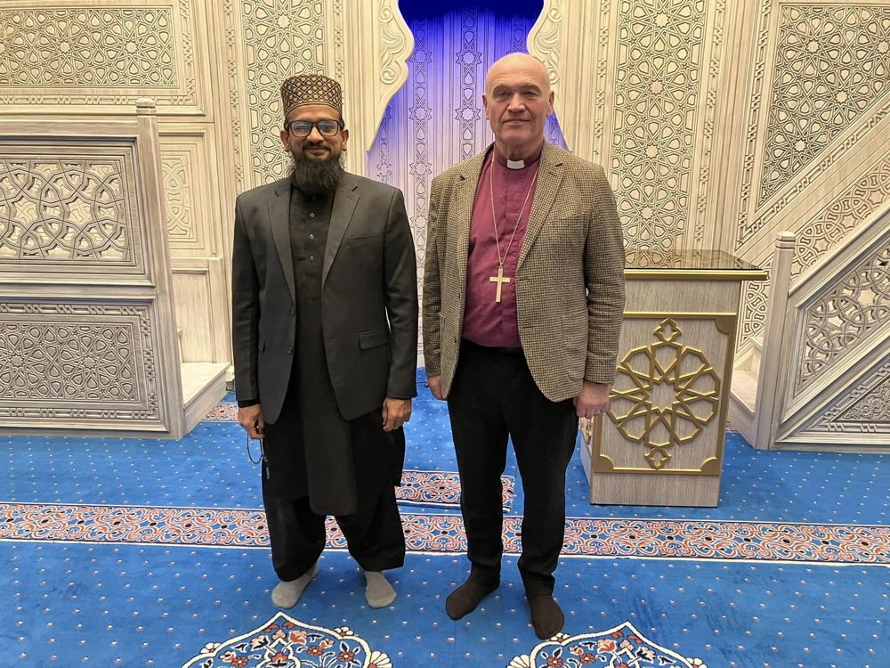 Imam Malik Avais og biskop Jan Otto i Drammen moske, Fjell kirkes nabo