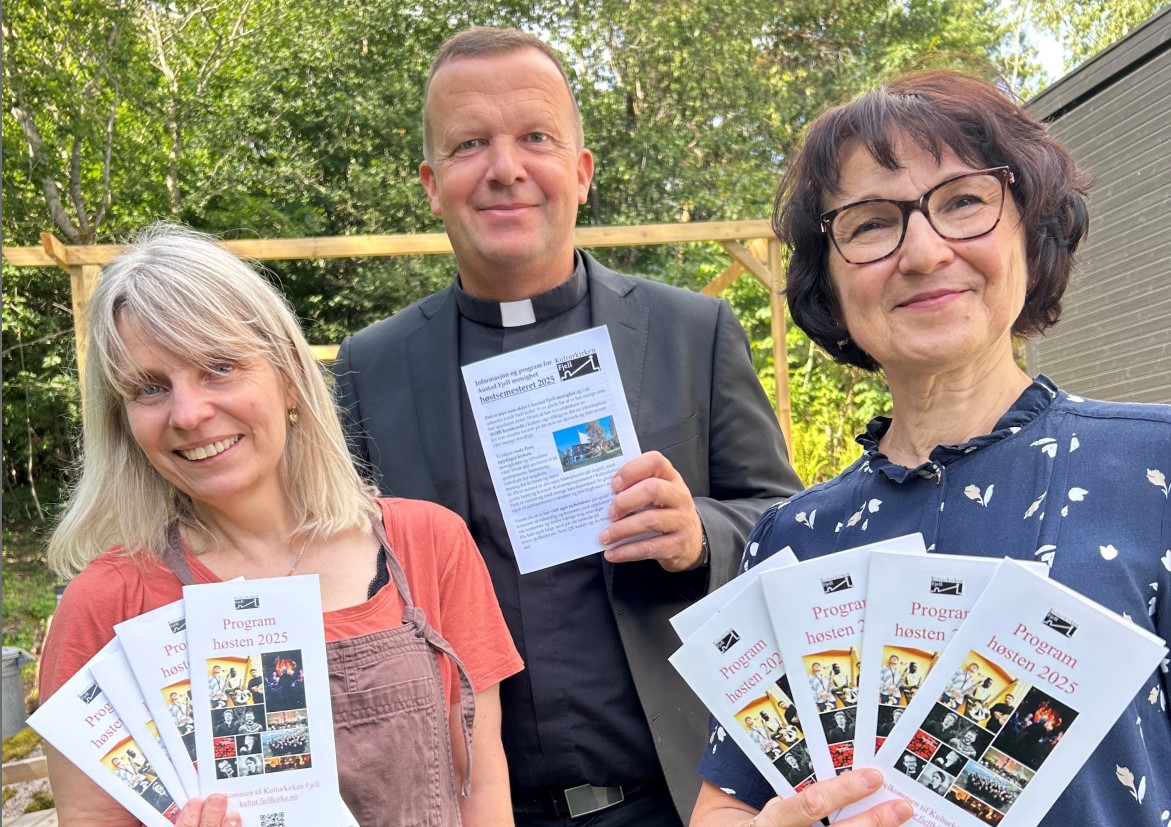 Diakonvikar Monica Brenna, sogneprest Christoffer Tjelle og kantor Galina Trintsoukova