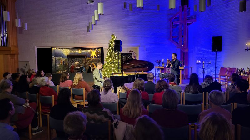 Nydelig konsert med julesanger i sterk og vakker improvisasjon