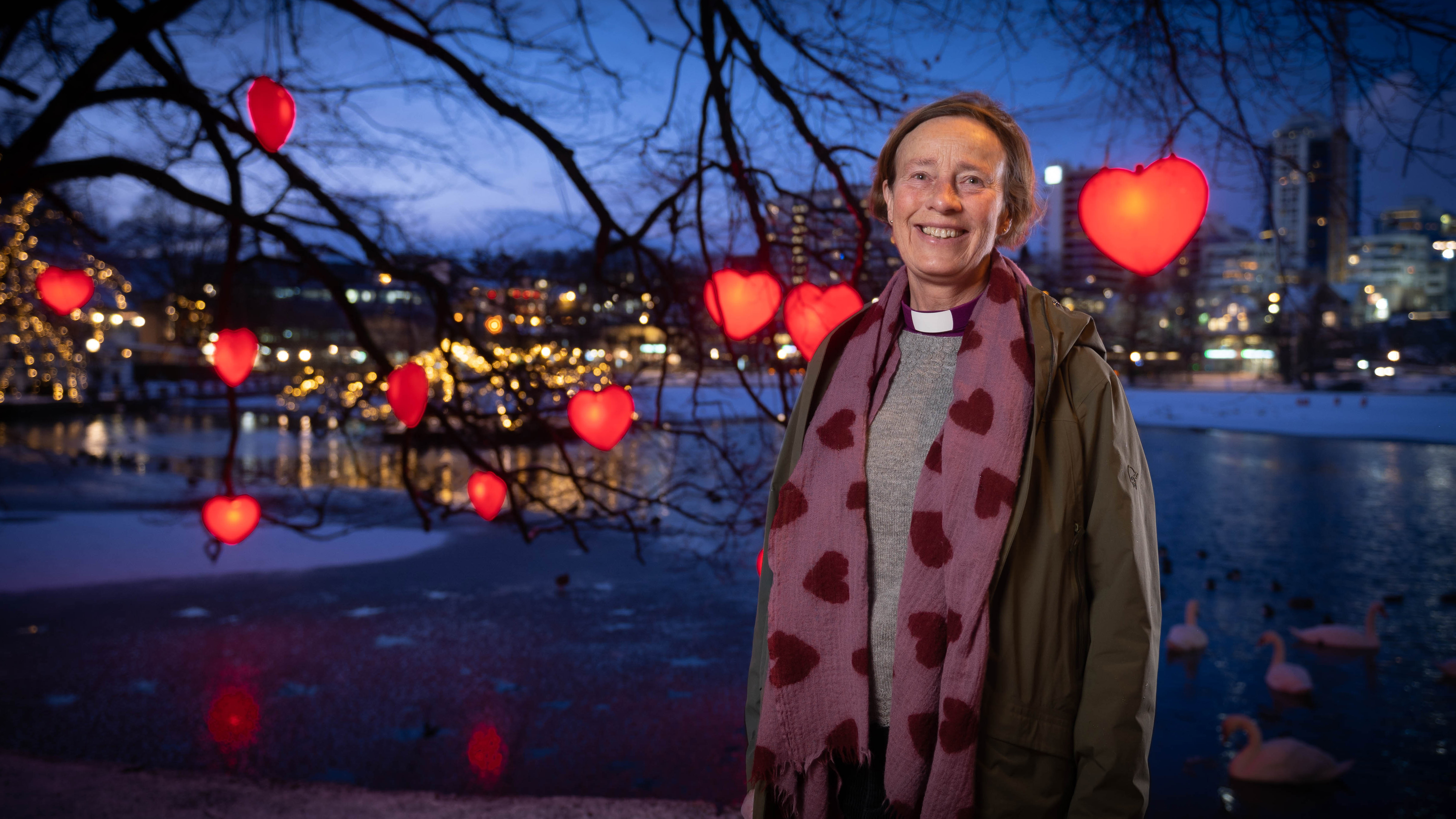Biskop Anne Lise Ådnøy ønsker oss alle en velsignet jul.  Foto: Ivar Barane