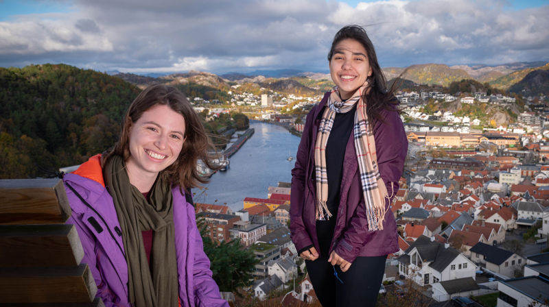 Sarah B. Pessôa (25) og Rebeca Blum Dos Santos (20) fra Brasil er våre to utvekslingsstudenter som skal være i praksis i Egersund det neste halve året.