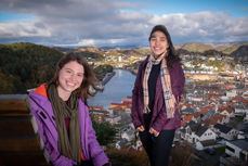 Sarah B. Pessôa (25) og Rebeca Blum Dos Santos (20) fra Brasil er våre to utvekslingsstudenter som skal være i praksis i Egersund det neste halve året.