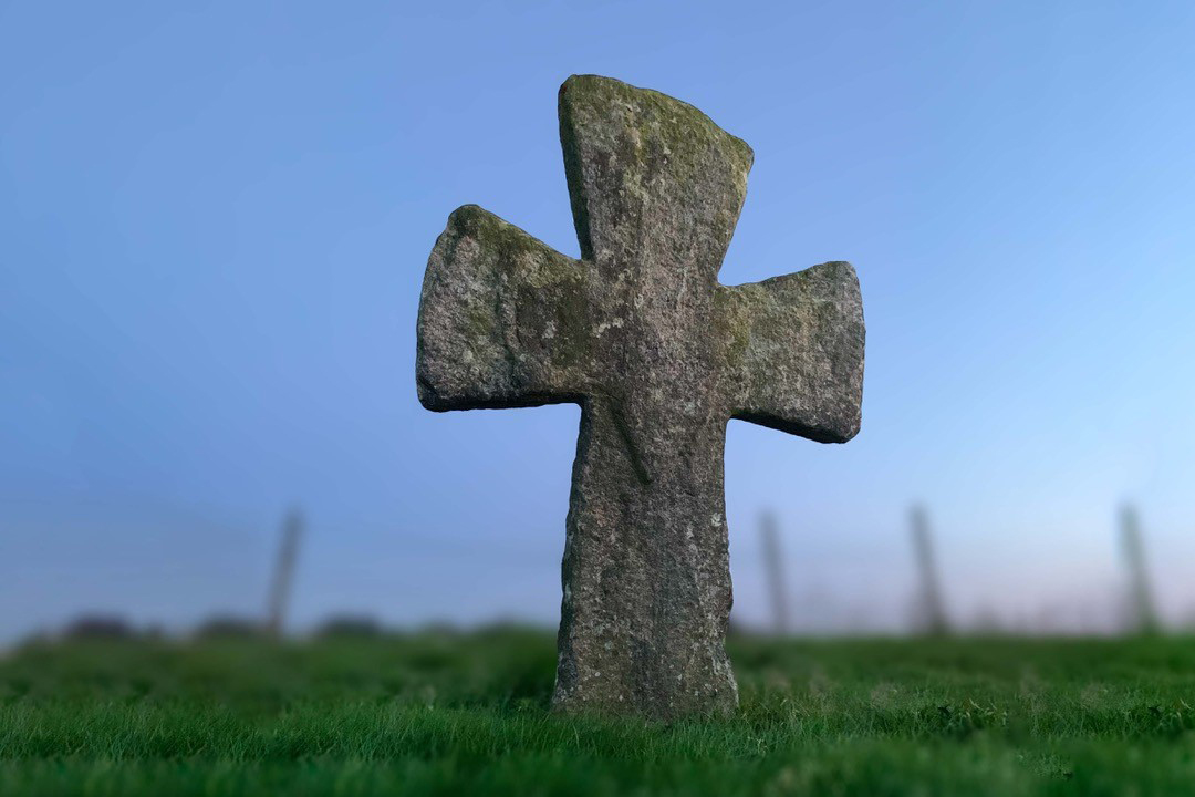Steinkors på Tjora fra 1100-tallet.  Foto:IvarBarane