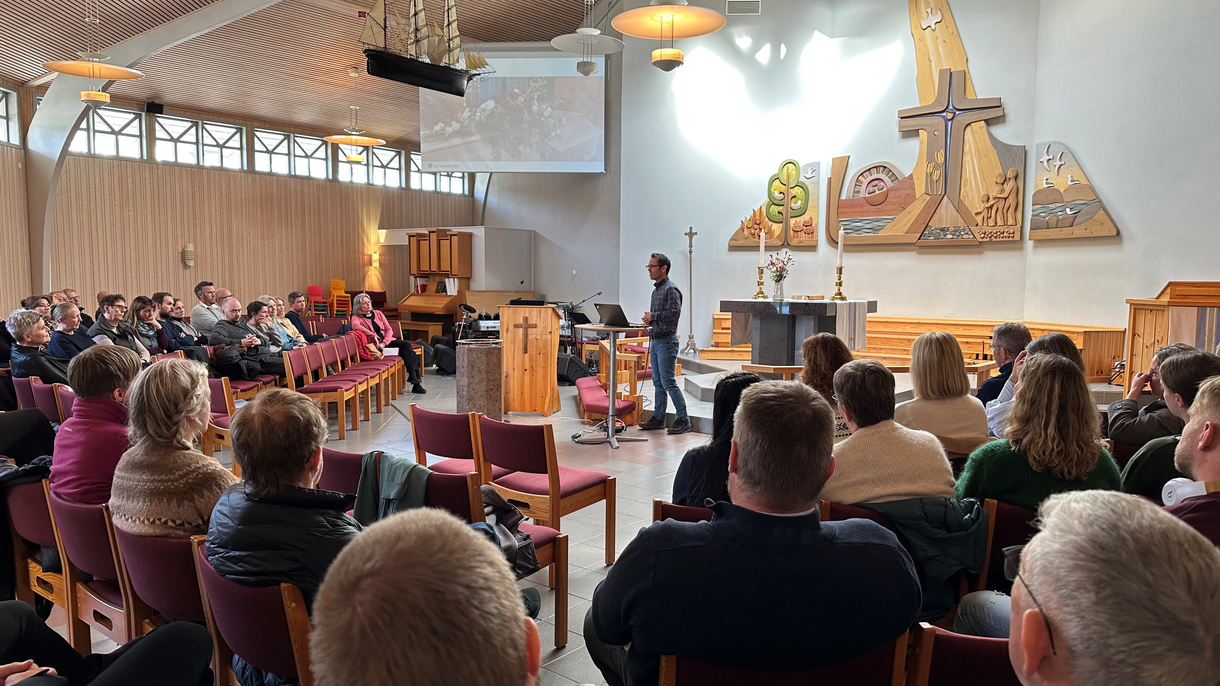 Kursdag: Kirkeansatte fra Dalane og Jæren samlet til kurs om LHBT+ i Eigerøy arbeidskirke. Foto: Ivar Barane