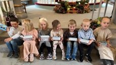 Utdeling til fem 5-åringer og to 6-åringer i Helleland kirke. Foto: Oddny Sandstøl Frisk 