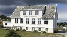 Utstein Pilegrimsgard ligger idyllisk til på Mosterøy. Foto: Arne Espeland