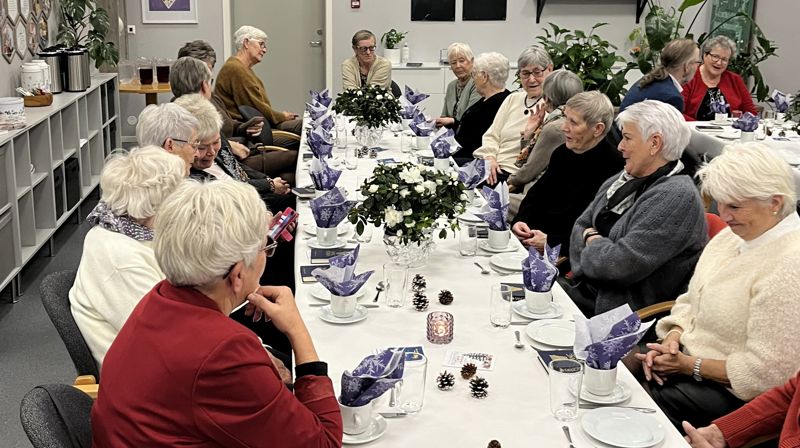 Kvinneforeningen på Eigerøy er både driftig og sosialt. Siste mandag hver måned samles damer i felleskap, der det både skapes gaver til den årlige basaren og et godt og trivelig miljø å være i.