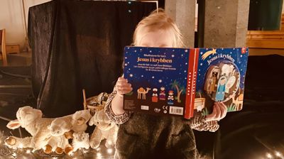 Hjelp gjeteren å finne sauen Krølle!