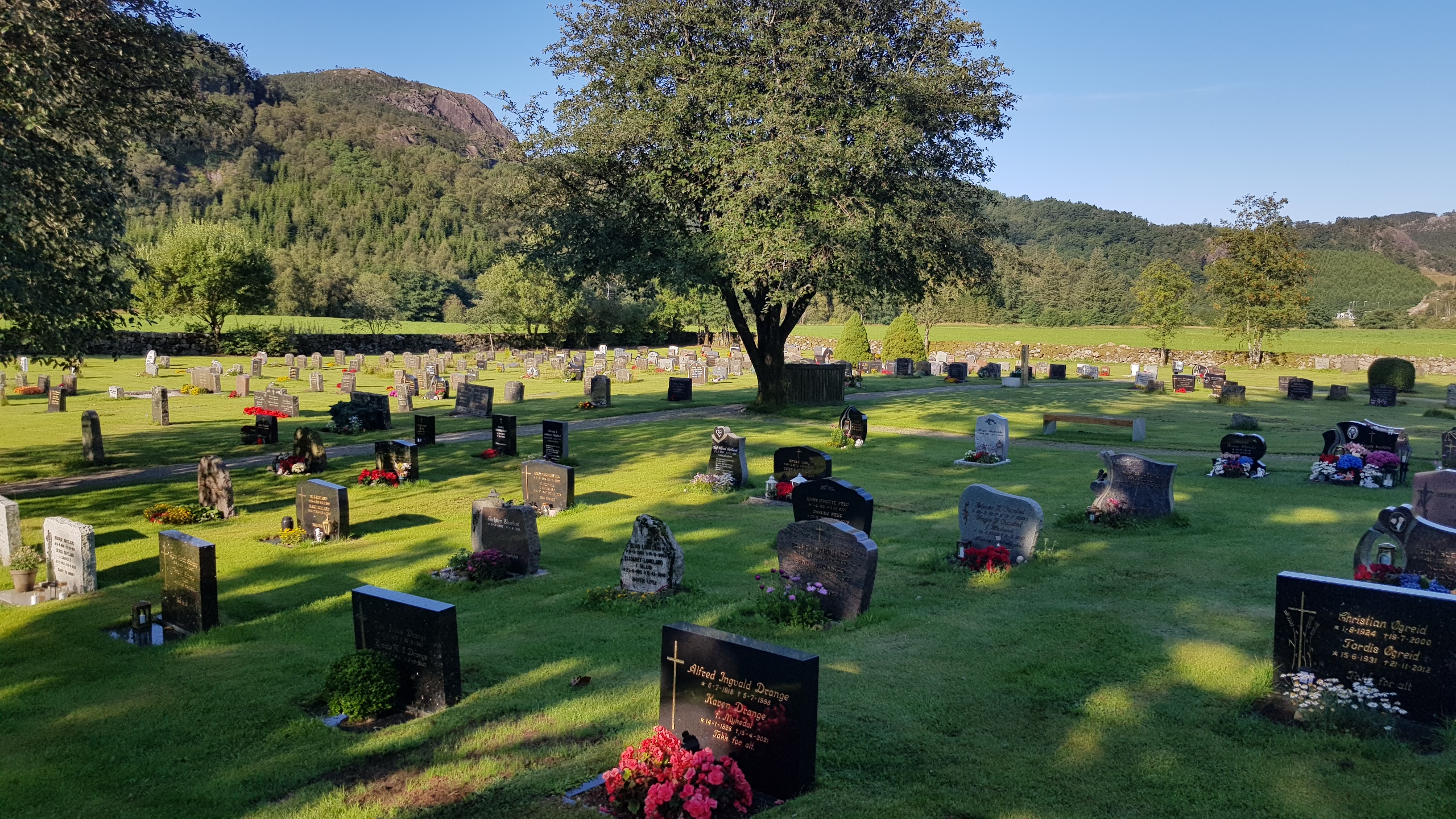 Helleland kirkegård. Foto: Jørgen Tore Omdal